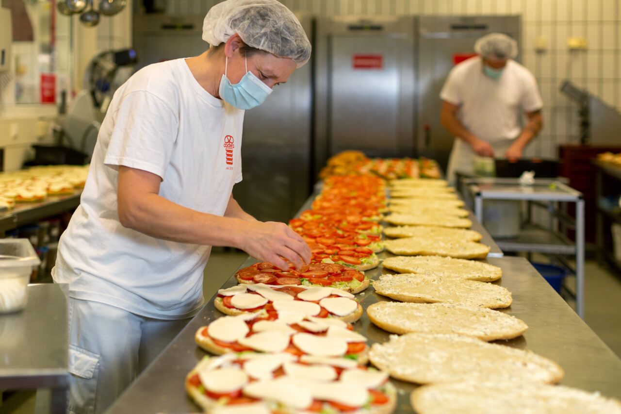 Fladenbrot mit Tomate und Mozzarella - CADERA